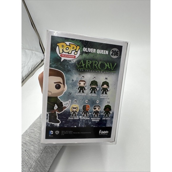 Funko Pop! Vinyl: DC Universe - Oliver Queen #206 with Case Protector - Picture 6 of 6